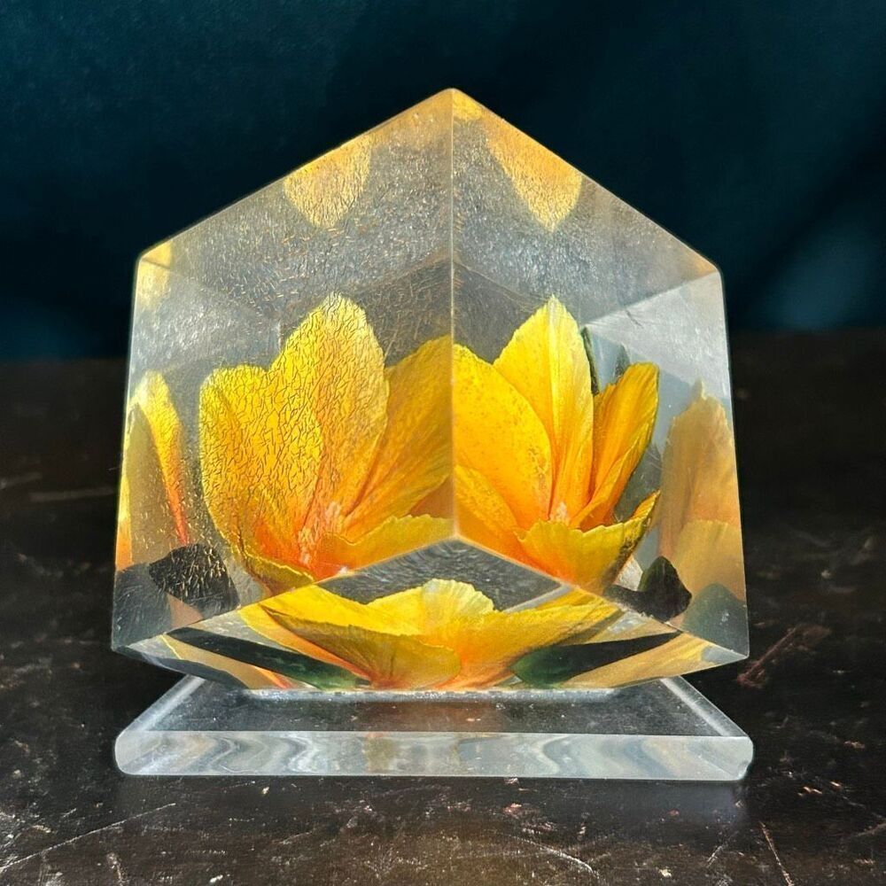 Vintage Russ Berrie Acrylic Yellow Flower Footed Cube Paperweight Imperfect
